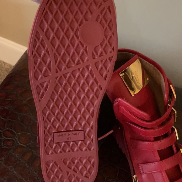 🚨Cute, stylish, and trendy red Giuseppe Zanotti - Picture 2 of 4